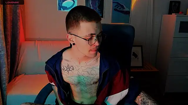 Snapshot of Thomas_Norton chatting on 04-08-26, 08:31 Thomas Norton online show from 04-08-26, 08:31