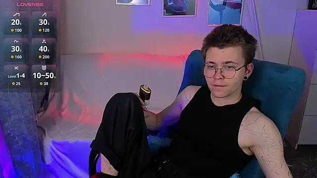 Snapshot of Thomas_Norton chatting on 06-06-26, 08:02 Thomas Norton online show from 06-06-26, 08:02