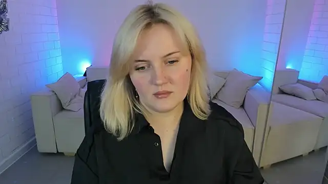 Snapshot of KathyBriggs chatting on 03-28-26, 05:18 KathyBriggs online show from 03-28-26, 05:18