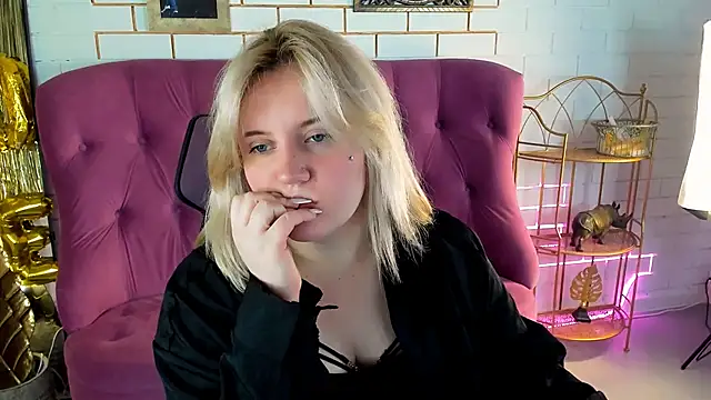 Snapshot of KathyBriggs chatting on 04-25-26, 05:10 KathyBriggs online show from 04-25-26, 05:10