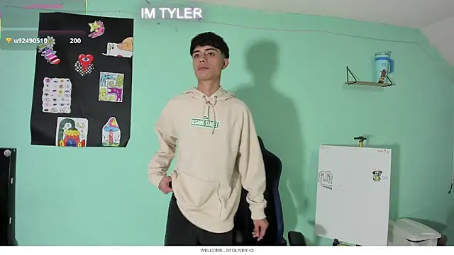 Snapshot of TYLERhHOT2005 chatting on 04-08-26, 03:39 TYLERhHOT2005 online show from 04-08-26, 03:39