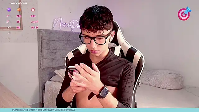 Snapshot of niico_prince chatting on 07-16-26, 10:16 niico prince online show from 07-16-26, 10:16