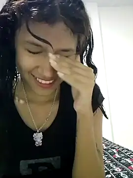 Snapshot of Yi_Uzi chatting on 05-15-26, 11:12 Yi Uzi online show from 05-15-26, 11:12