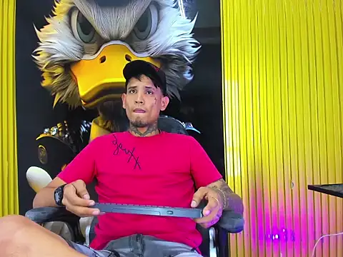 Snapshot of Winsord_Bigcock chatting on 03-28-26, 07:35 Winsord Bigcock online show from 03-28-26, 07:35