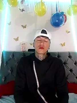 Snapshot of ANDRES_URRIETA chatting on 04-06-26, 10:27 ANDRES URRIETA online show from 04-06-26, 10:27