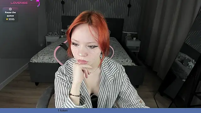 Snapshot of Loly_Cuttie chatting on 04-14-26, 01:00 Loly Cuttie online show from 04-14-26, 01:00