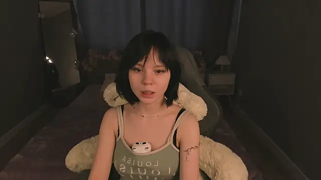 Snapshot of Loly_Cuttie chatting on 05-04-26, 01:18 Loly Cuttie online show from 05-04-26, 01:18
