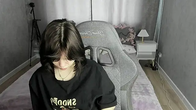 Snapshot of Loly_Cuttie chatting on 05-18-26, 01:35 Loly Cuttie online show from 05-18-26, 01:35
