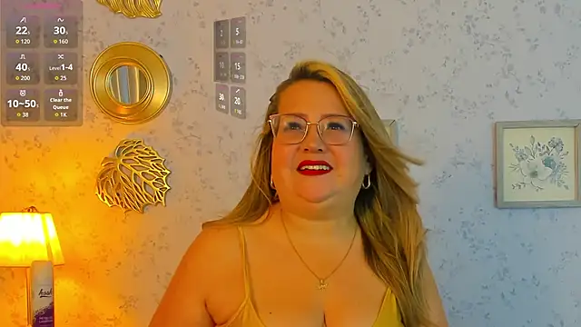 Martinacurvy  online show from 03-31-26, 11:32