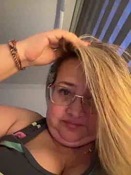 Martinacurvy  online show from 04-01-26, 11:24