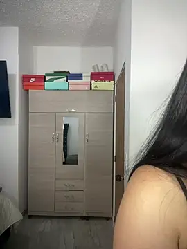 Cami olarte online show from 06-19-26, 03:00