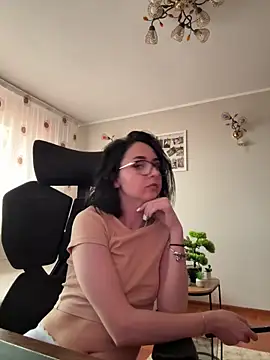 Snapshot of TheaMerve chatting on 06-12-26, 02:49 TheaMerve online show from 06-12-26, 02:49