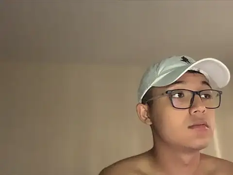 Chriis 18 online show from 04-20-26, 02:31