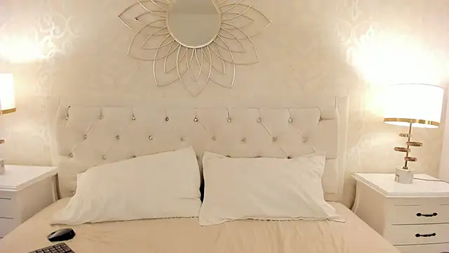 Snapshot of Julietta___ chatting on 05-19-26, 12:11 Julietta online show from 05-19-26, 12:11