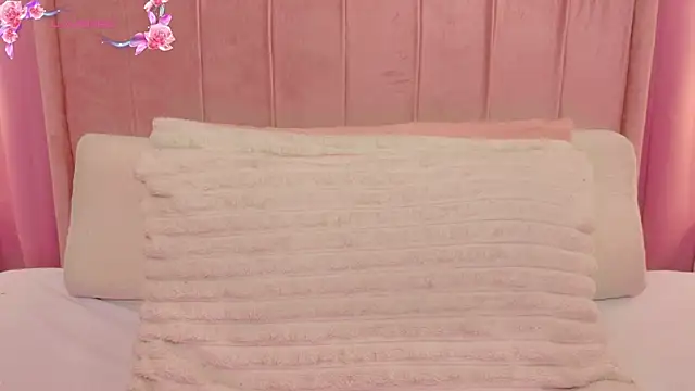 MoollyLove online show from 04-25-26, 12:08
