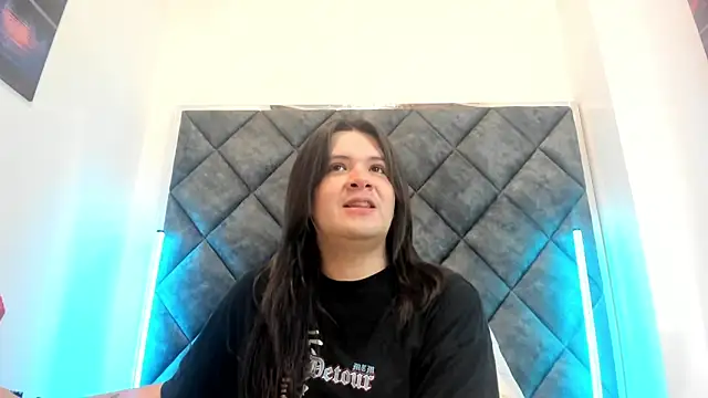 Snapshot of MatthewDavis_ chatting on 04-05-26, 11:29 MatthewDavis online show from 04-05-26, 11:29