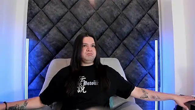 Snapshot of MatthewDavis_ chatting on 04-18-26, 11:36 MatthewDavis online show from 04-18-26, 11:36