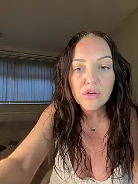 Snapshot of Ladyluxee chatting on 05-06-26, 07:30 Ladyluxee online show from 05-06-26, 07:30