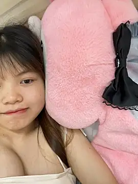 Snapshot of -Vaci- chatting on 04-17-26, 01:47 -Vaci- online show from 04-17-26, 01:47