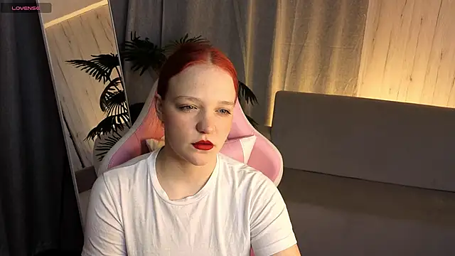 Snapshot of Candy_Lirr chatting on 05-15-26, 02:40 Candy Lirr online show from 05-15-26, 02:40