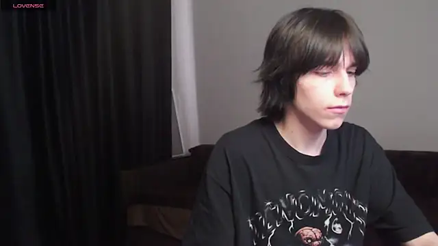 Snapshot of mason_silver chatting on 04-15-26, 08:10 mason silver online show from 04-15-26, 08:10