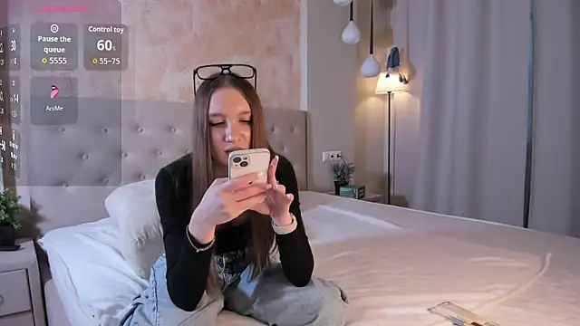 Nayeomy online show from 04-03-26, 01:53