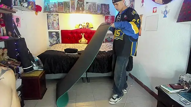 Snapshot of Keff_andrew34 chatting on 04-08-26, 04:56 Keff andrew34 online show from 04-08-26, 04:56