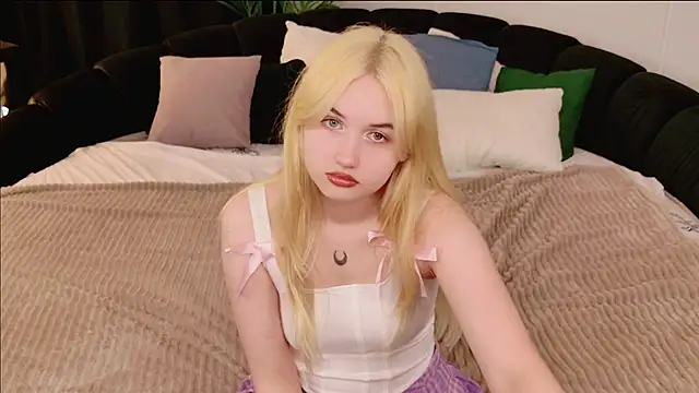 Snapshot of Lilly_Eyes chatting on 05-26-26, 02:02 Lilly Eyes online show from 05-26-26, 02:02
