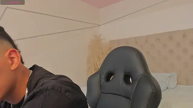 Snapshot of DrakoStone chatting on 04-15-26, 08:53 DrakoStone online show from 04-15-26, 08:53