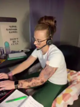 Snapshot of RoxyRedXO12 chatting on 04-08-26, 07:36 RoxyRedXO12 online show from 04-08-26, 07:36
