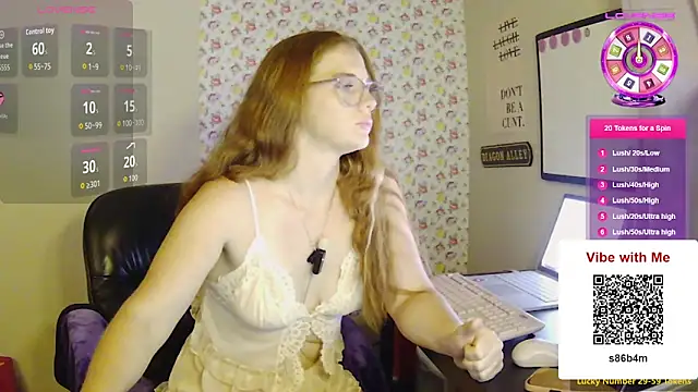 Snapshot of RoxyRedXO12 chatting on 06-07-26, 05:11 RoxyRedXO12 online show from 06-07-26, 05:11
