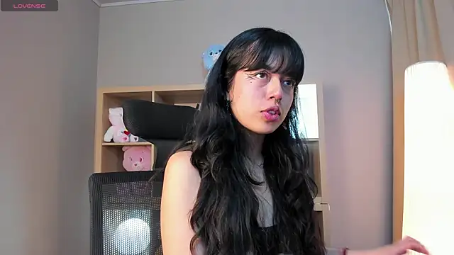 Snapshot of Saphyralux chatting on 06-24-26, 09:47 Saphyralux online show from 06-24-26, 09:47