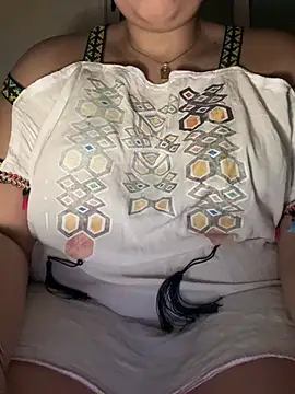 Snapshot of Fatiisexy chatting on 05-14-26, 05:03 Fatiisexy online show from 05-14-26, 05:03