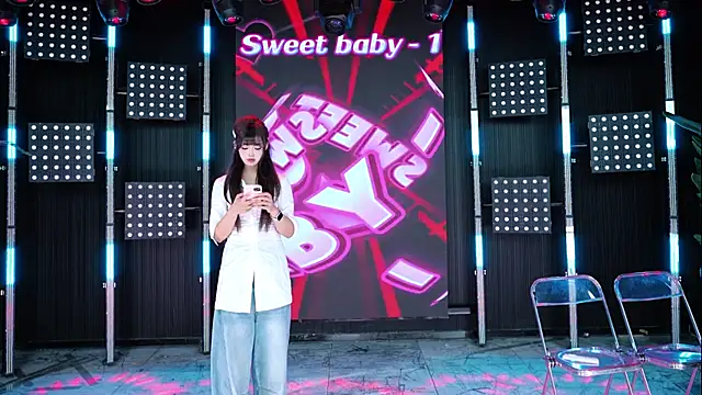 Snapshot of Sweetbaby-1 chatting on 05-04-26, 02:51 Sweetbaby-1 online show from 05-04-26, 02:51