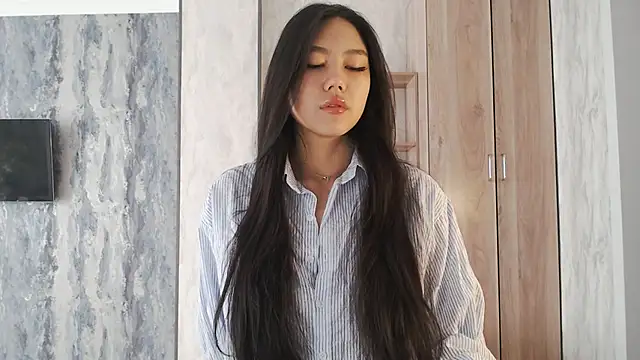 SecretTiny online show from 05-18-26, 01:24