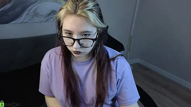 Snapshot of Luna_Host chatting on 05-15-26, 01:12 Luna Host online show from 05-15-26, 01:12