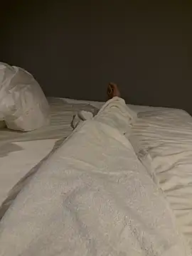 Snapshot of tanhualang001 chatting on 04-01-26, 01:06 tanhualang001 online show from 04-01-26, 01:06