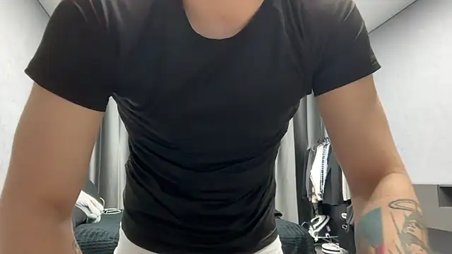 Snapshot of MaxWoolf chatting on 04-16-26, 03:46 MaxWoolf online show from 04-16-26, 03:46