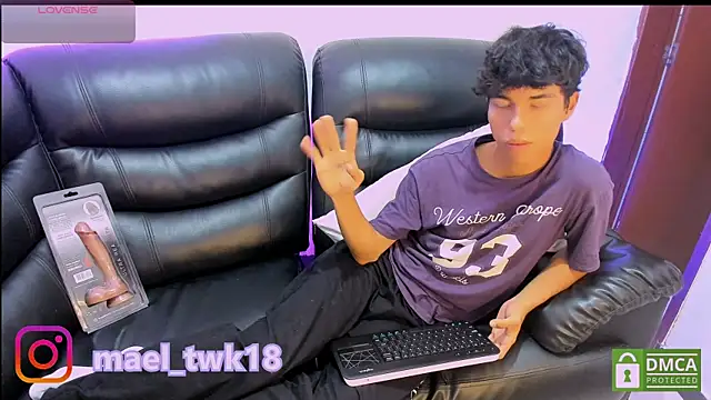Snapshot of Mael_Twink chatting on 04-11-26, 07:07 Mael Twink online show from 04-11-26, 07:07