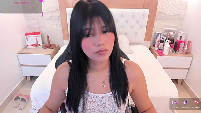 Snapshot of MILLYEVANS1 chatting on 06-26-26, 03:33 MILLYEVANS1 online show from 06-26-26, 03:33