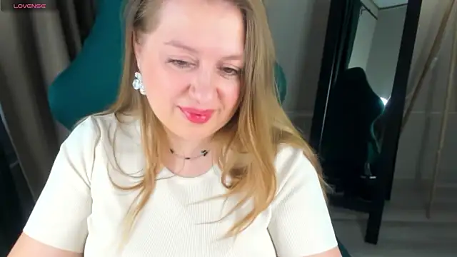 CleoXotie online show from 05-25-26, 04:40