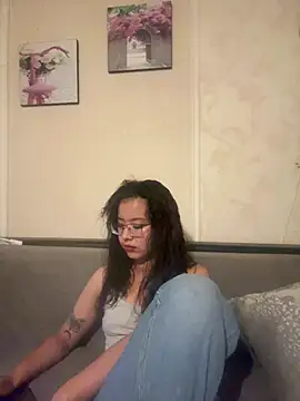 Snapshot of Z_Milll chatting on 06-27-26, 04:01 Z Milll online show from 06-27-26, 04:01