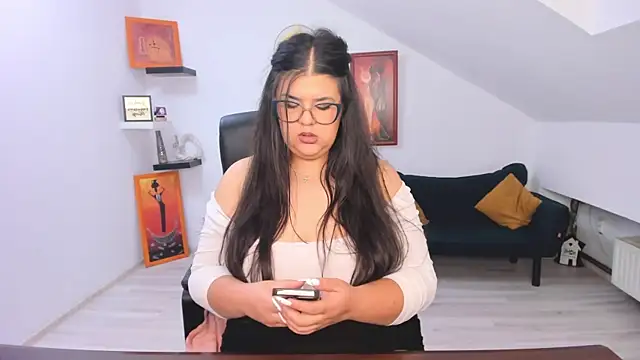 Snapshot of MariyaWill chatting on 06-16-26, 11:18 MariyaWill online show from 06-16-26, 11:18