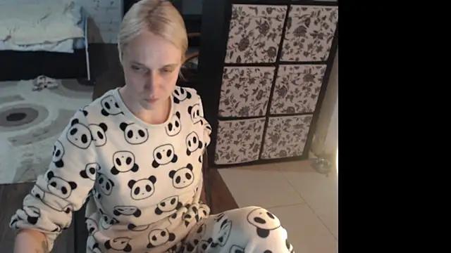 Snapshot of Sweet_hot_shrmp chatting on 04-20-26, 03:59 Sweet hot shrmp online show from 04-20-26, 03:59
