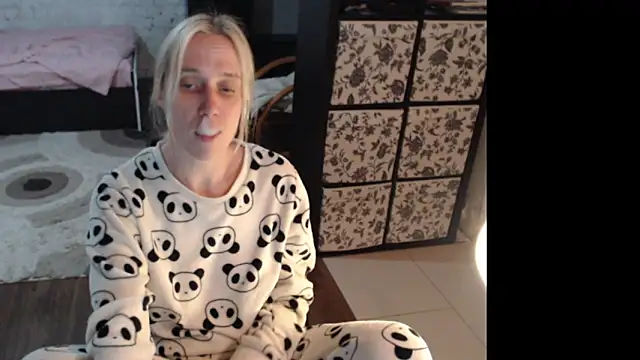 Snapshot of Sweet_hot_shrmp chatting on 05-19-26, 05:30 Sweet hot shrmp online show from 05-19-26, 05:30