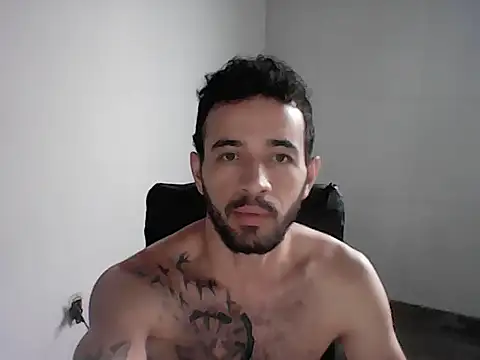 Snapshot of NoxxVx chatting on 05-12-26, 02:58 NoxxVx online show from 05-12-26, 02:58