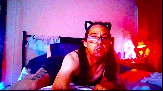 Snapshot of courtney1982 chatting on 04-06-26, 04:30 courtney1982 online show from 04-06-26, 04:30