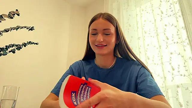 HallieHollo online show from 04-01-26, 01:41