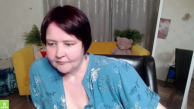 Snapshot of QUEEN02030 chatting on 05-19-26, 09:59 QUEEN02030 online show from 05-19-26, 09:59