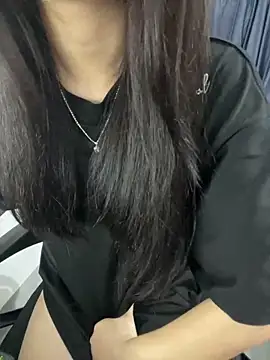 Annie nii online show from 04-28-26, 02:49